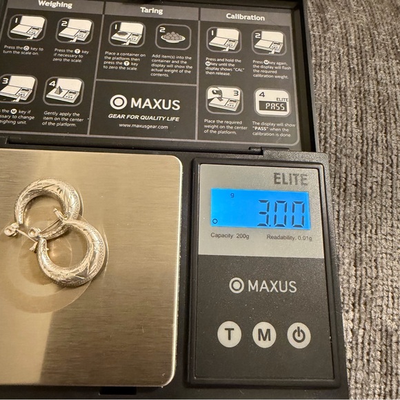 Vintage 10K White Gold Etched Hoop Earrings – Acid Tested - Picture 9 of 9